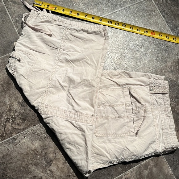 Gasoline Y2K Cargo Capris - Picture 9 of 9